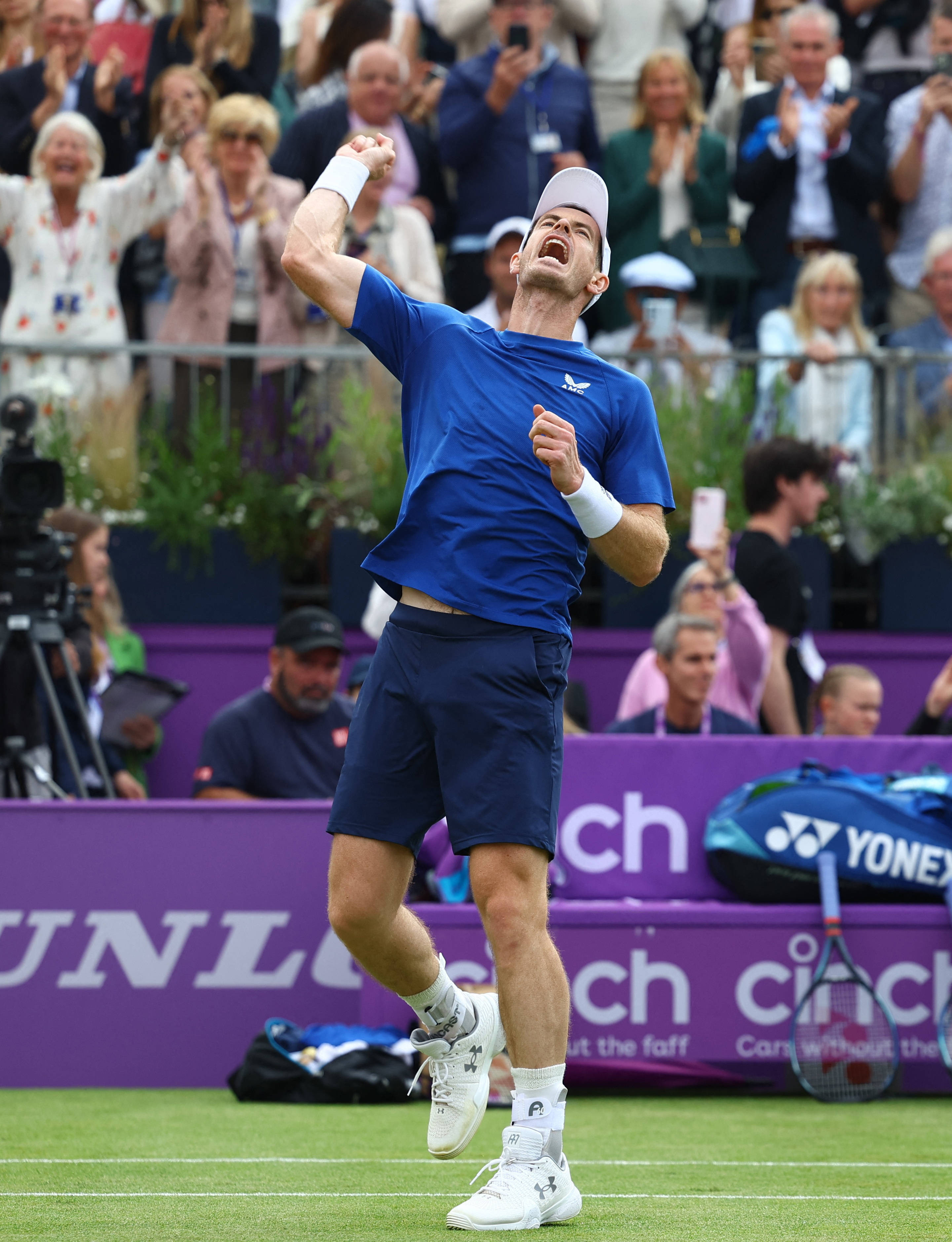 包含英国网球队险胜世界网球队，穆雷绝境逆转的词条