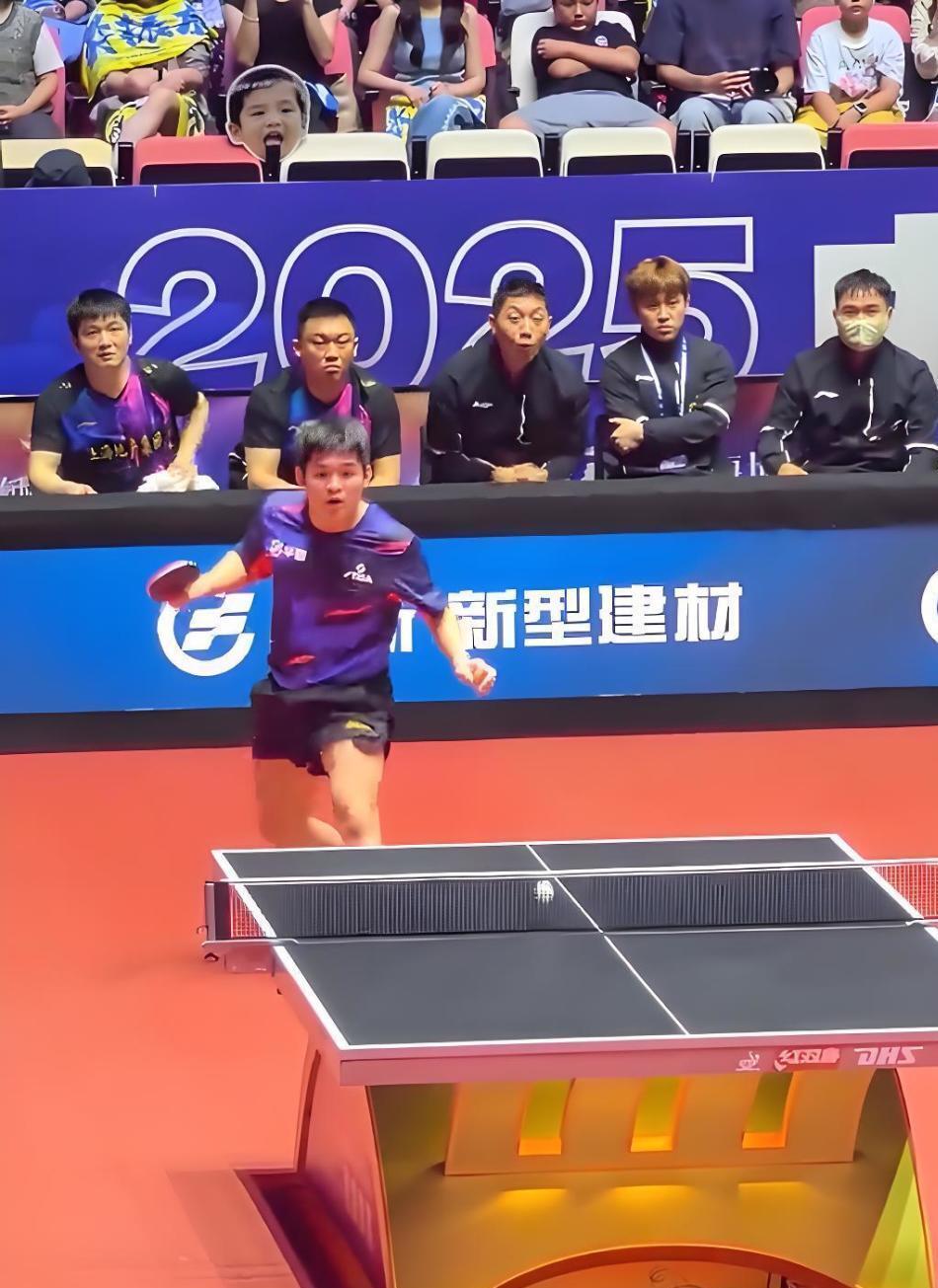 包含法国乒乓球队力克英国乒乓球队，许昕统治全场的词条