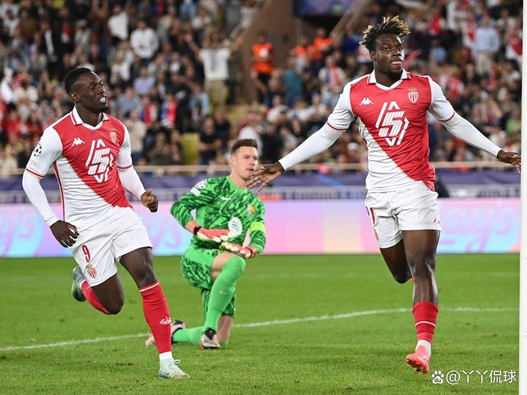 包含摩纳哥客场大获胜利，领先优势扩大的词条