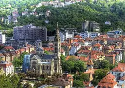 斯图加特冒雪逆袭，高效进攻战胜对手保卫