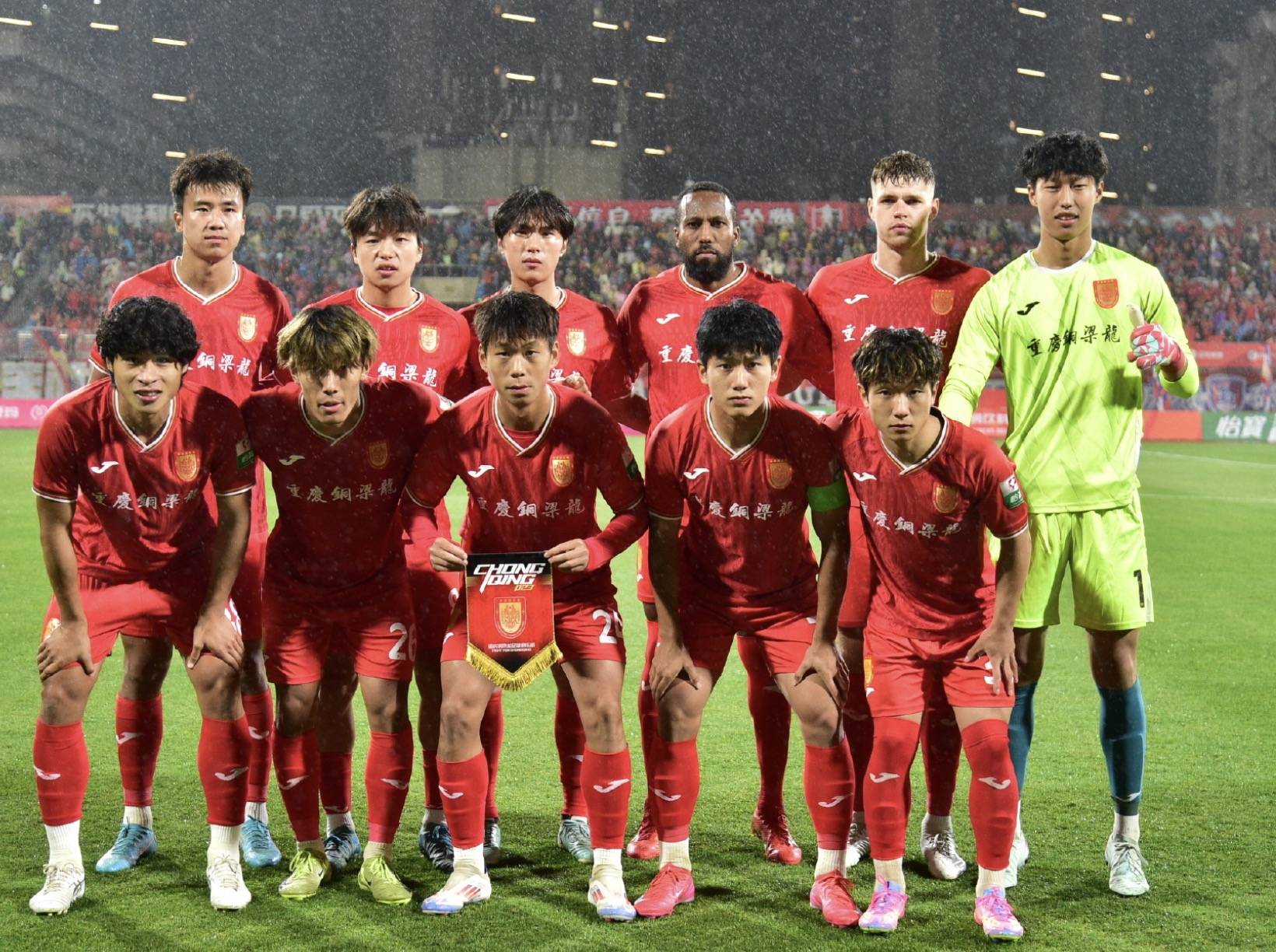 包含国内足球联赛球队的精神面貌备受关注的词条