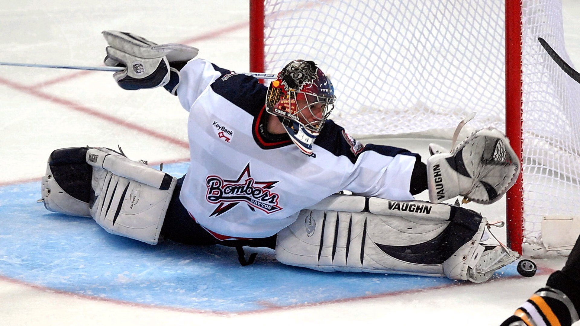 爱游戏APP-欧冠淘汰赛之夜，哈登彻底打爆防线，篮球与足球的跨界启示