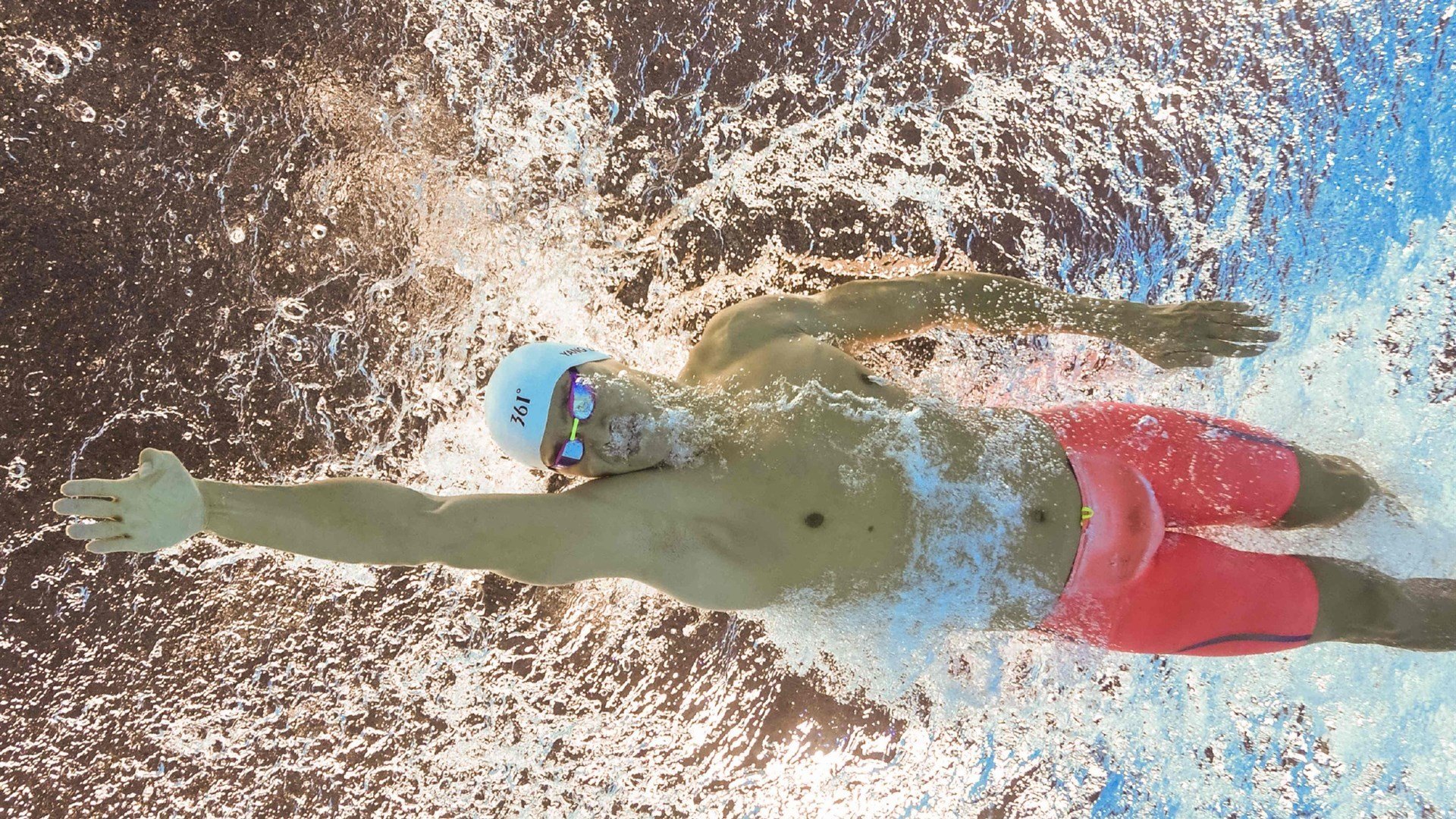 戈贝尔统治内线，北京队险胜马刺的背后，一场跨越文化的篮球对话